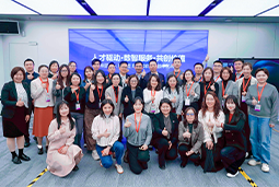 走进标杆现场，共探AI转型——PA真人视讯国际携手企业高管参访埃森哲智能运营中心
